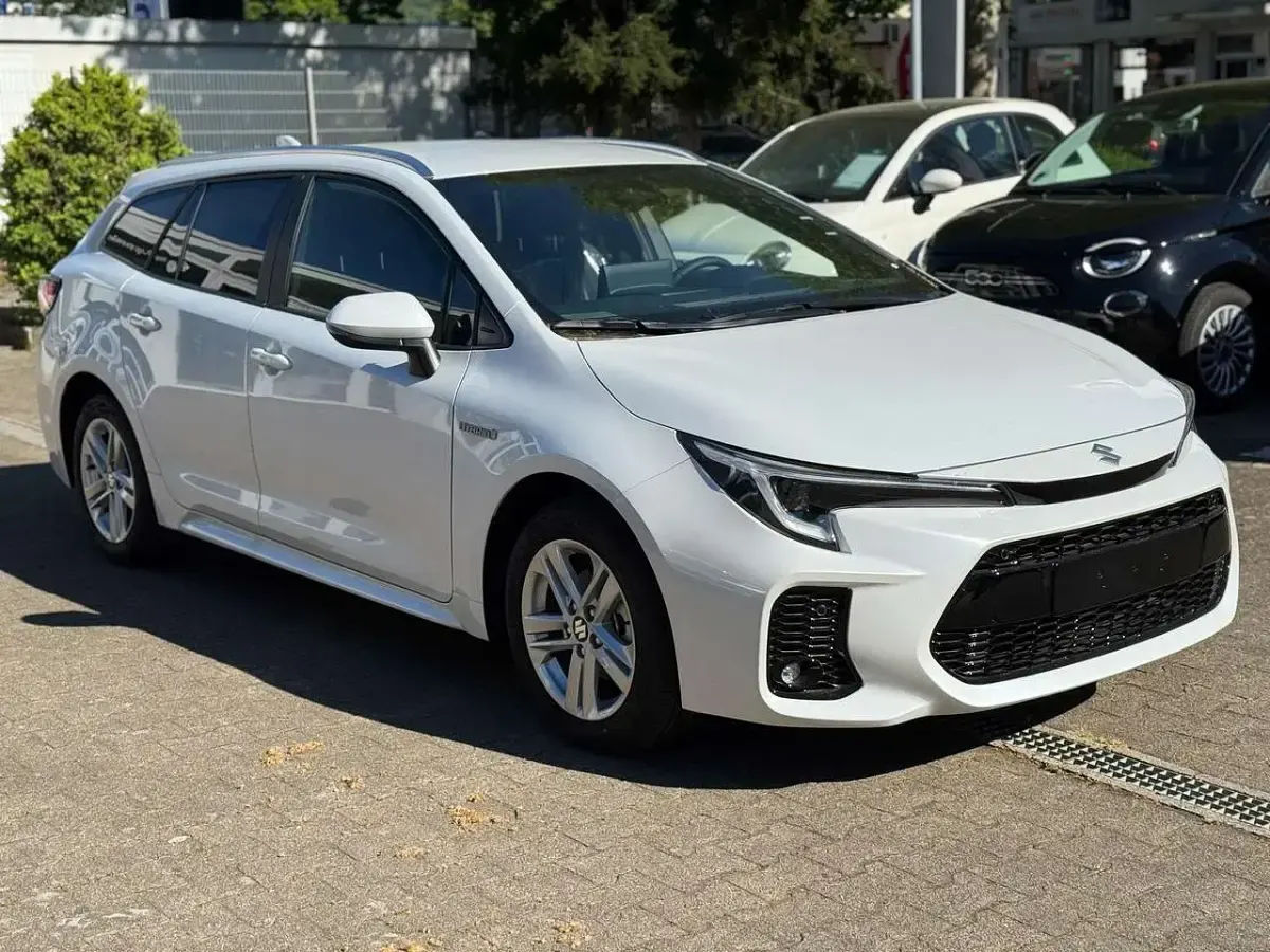 Neu Suzuki Swace Comfort+ 97 PS (71 kW) 2026 Weissmet. Kombi