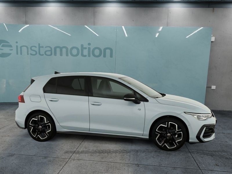 Blau Neu 2025 VW Golf VIII R-line Limousine | 31.645 € (Etwas zu teuer) - Bild 1/3
