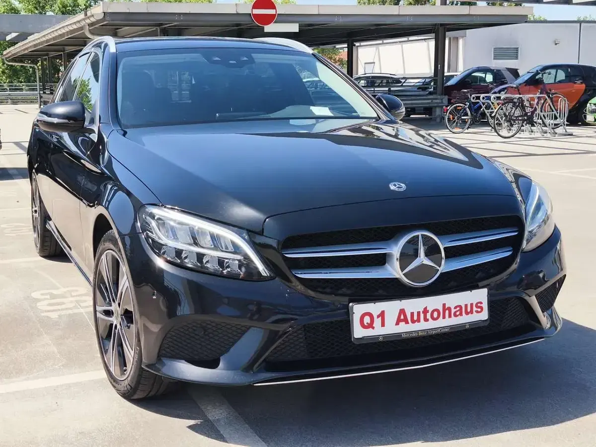 Gebraucht Mercedes E300 Avantgarde 320 PS (235 kW) 2021 Schwarz  unilack Kombi