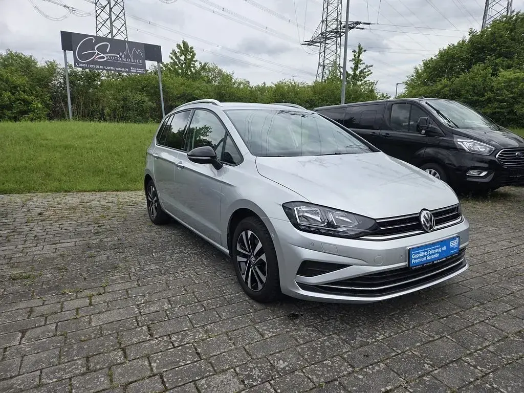Używany VW Golf 131 KM (96 kW) 2020 Srebrny Minivan