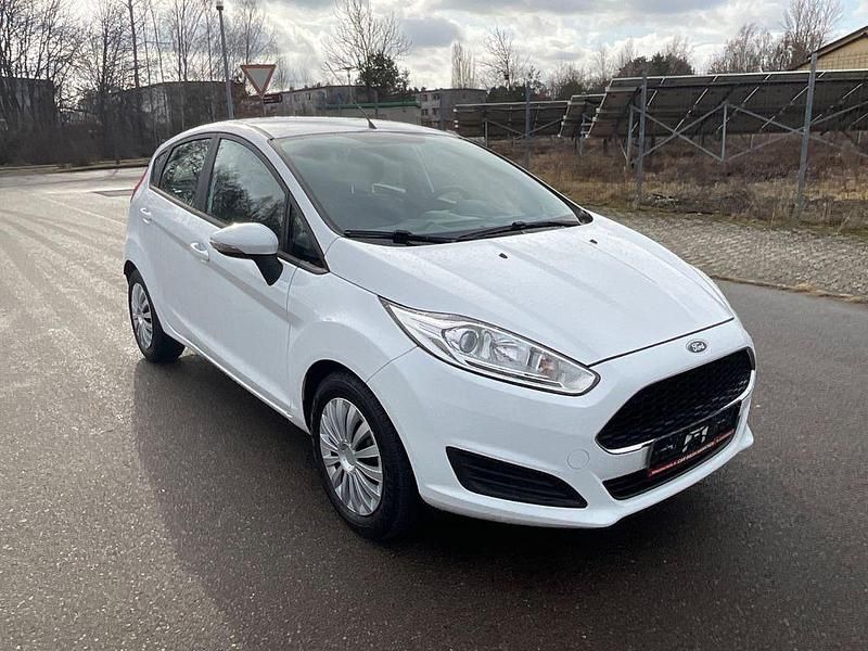 Gebraucht Ford Fiesta Trend 75 PS (55 kW) 2017 Weiß Limousine