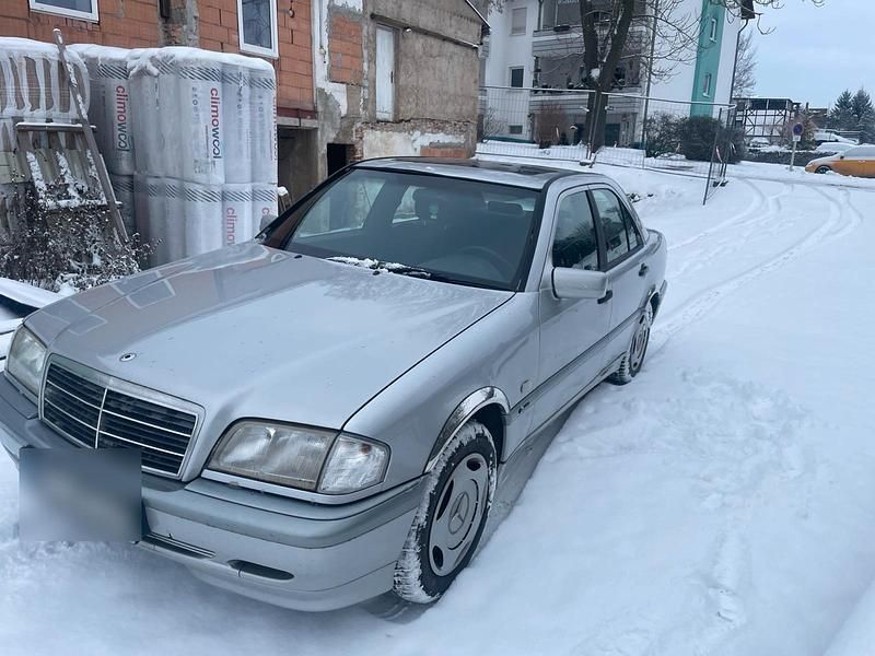Second-hand Mercedes C180 122 CP (89 kW) 1998 Argintiu Berlinǎ
