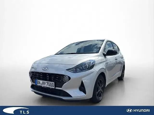 Sleek silver / met (silber) Gebraucht 2023 Hyundai i10 GO! Kleinwagen | 14.980 € (Fairer Preis) - Bild 1/4