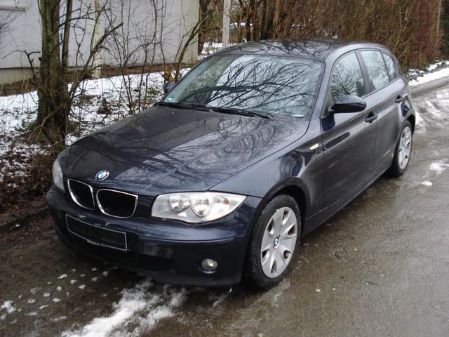 Andere farbe metallic Gebraucht 2005 BMW 118 Kleinwagen | 10.800 € - Bild 1/4