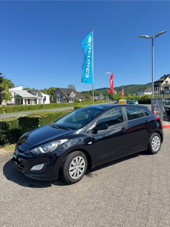 Schwarz Gebraucht 2016 Hyundai i30 Classic Kleinwagen | 7.900 € (Guter Preis) - Bild 1/4