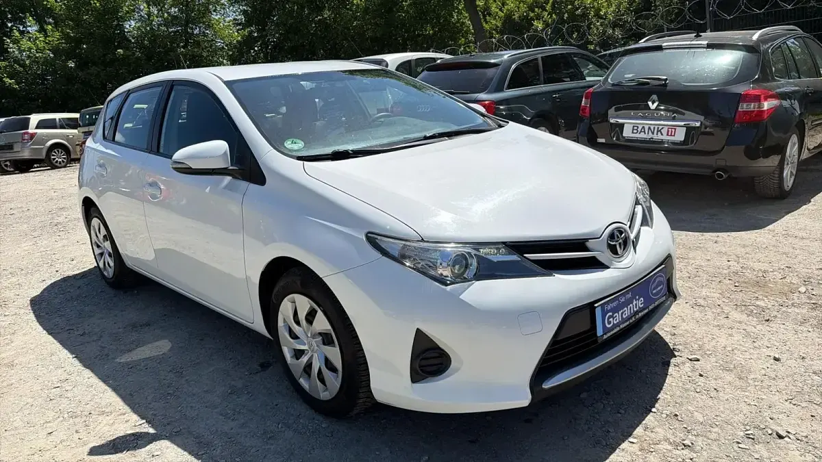 Gebraucht Toyota Auris 90 PS (66 kW) 2013 Weiß Limousine