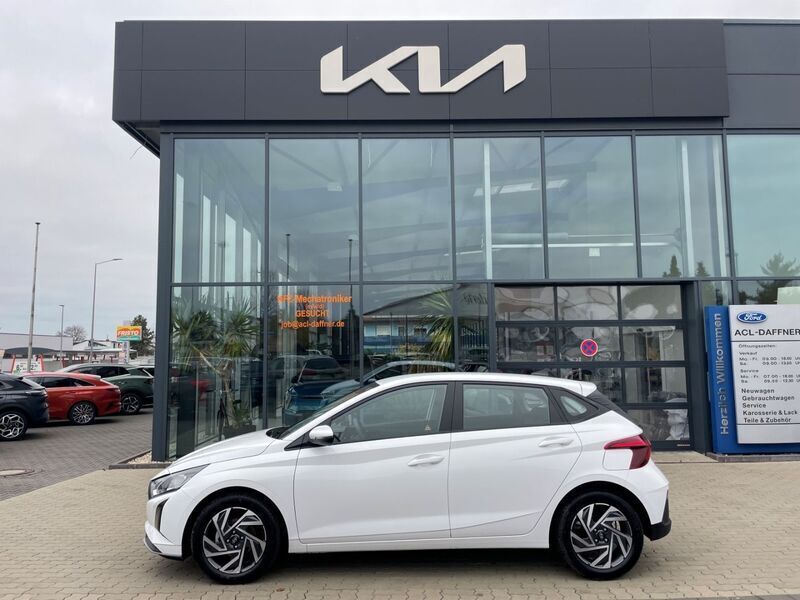 Weiß Neu 2024 Hyundai i20 Limousine | 17.390 € (Guter Preis) - Bild 1/4