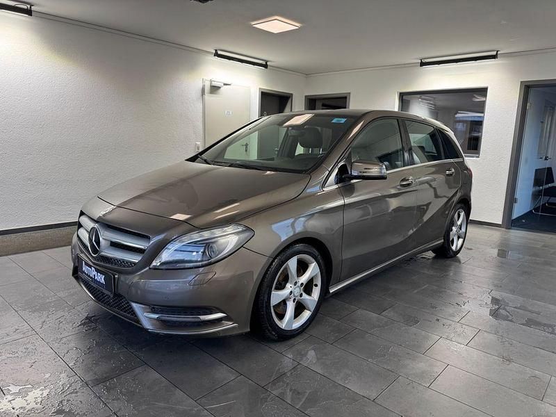 Gebraucht Mercedes B250 211 PS (155 kW) 2013 Grau Van / Kleinbus