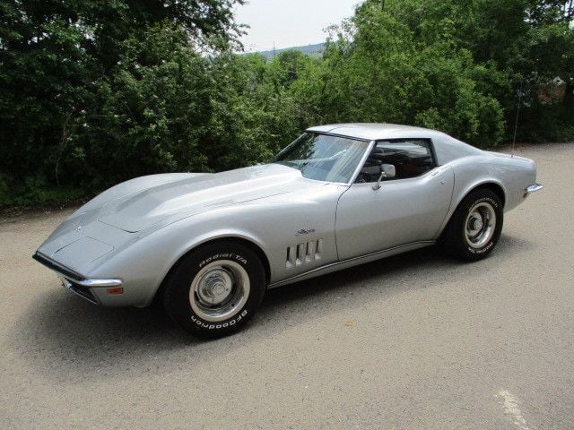 Silber Gebraucht 1969 Corvette C3 Coupé | 29.900 € - Bild 1/4