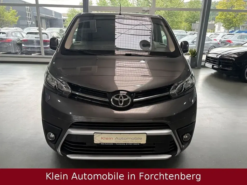 Gebraucht Toyota Proace Verso Team 177 PS (130 kW) 2020 Grau Kombi