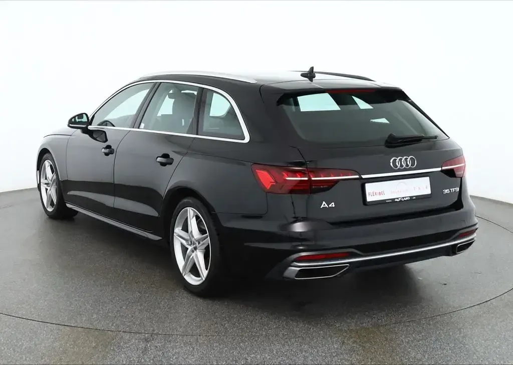 Gebraucht Audi A4 Advanced 150 PS (110 kW) 2020 Mythosschwarz metallic Kombi