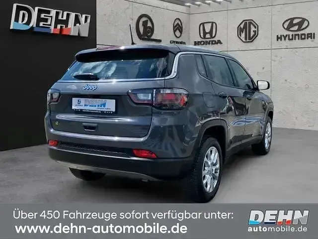 Usado Jeep Compass Altitude 131 HP (96 kW) 2024 Cinzento SUV