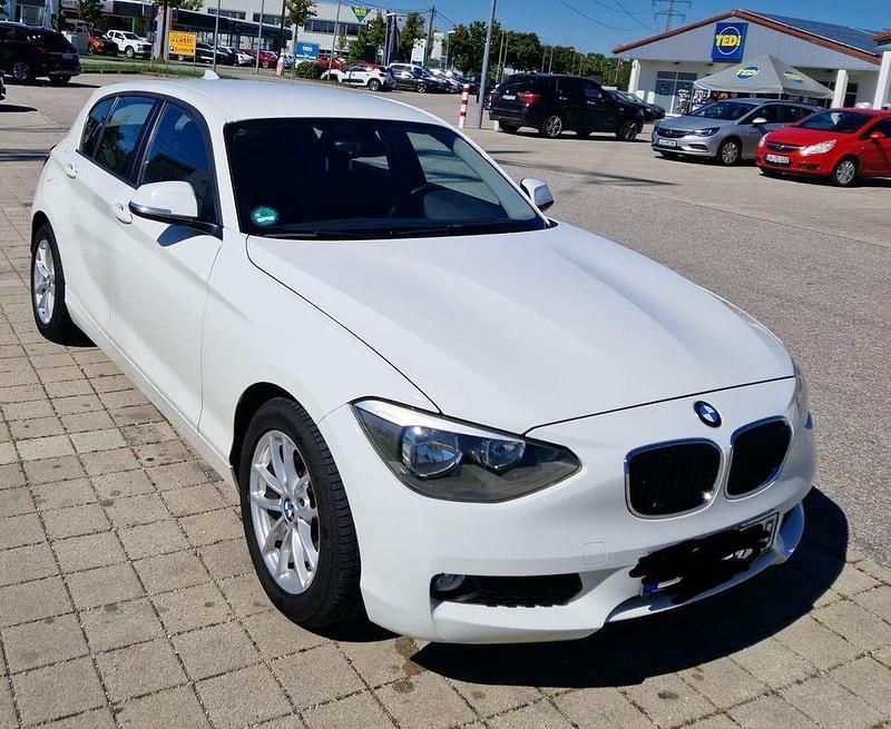 Weiß Gebraucht 2012 BMW 118 Kleinwagen | 7.900 € (Fairer Preis) - Bild 1/4