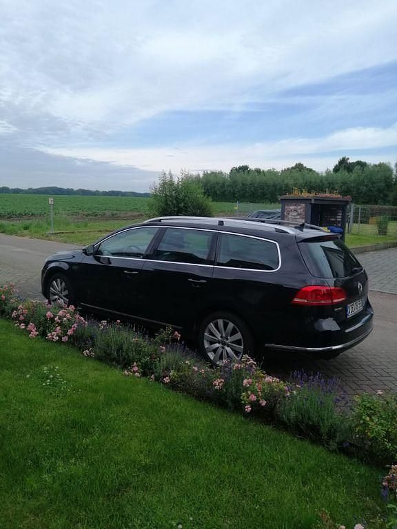 Schwarz Gebraucht 2013 VW Passat Limousine | 5.500 € (Superpreis) - Bild 1/4