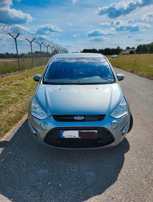 Grau Gebraucht 2011 Ford S-MAX S Van / Kleinbus | 8.700 € (Fairer Preis) - Bild 1/4