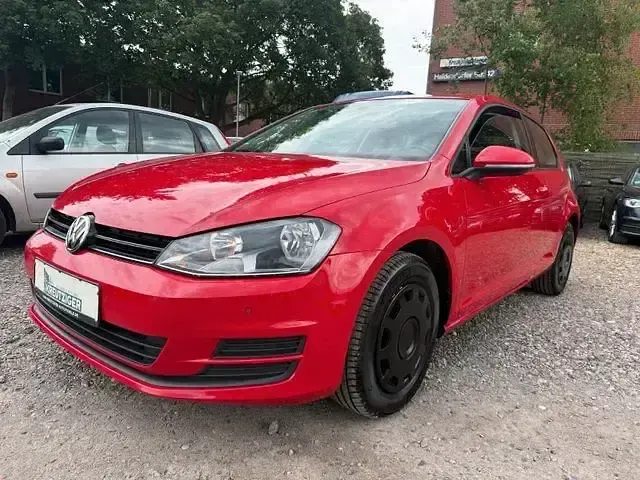 Gebraucht VW Golf VII Trendline 86 PS (63 kW) 2015 Rot Kleinwagen