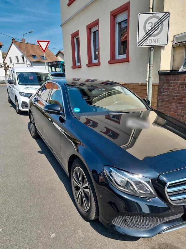 Second-hand Mercedes E300 256 CP (188 kW) 2020 Negru Berlinǎ