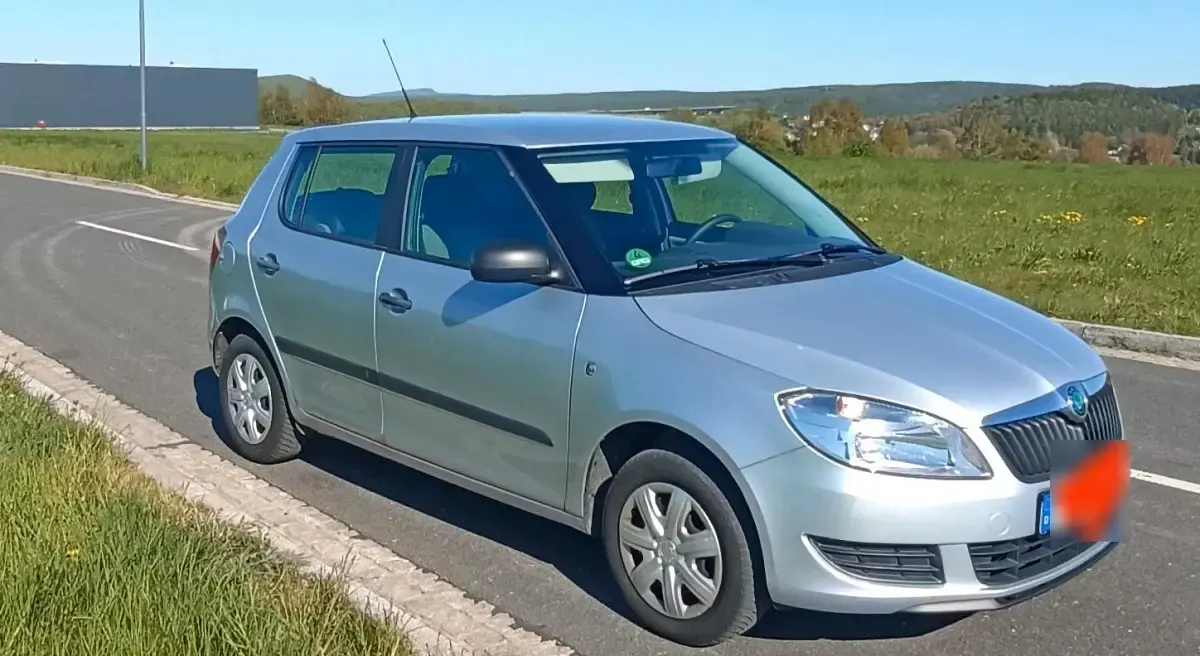 Gebraucht Skoda Fabia 60 PS (44 kW) 2011 Silber Kleinwagen