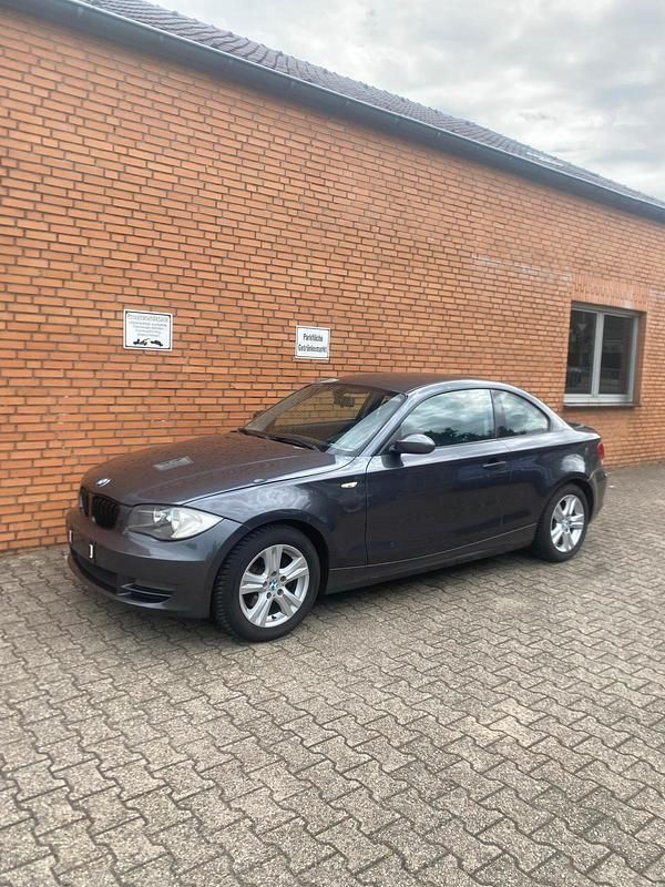 Grau Gebraucht 2008 BMW 120 Coupé Coupé | 4.800 € (Superpreis) - Bild 1/2