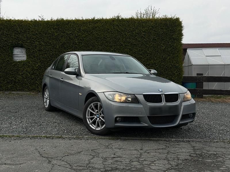 Gebraucht BMW 318 143 PS (105 kW) 2008 Grau Limousine