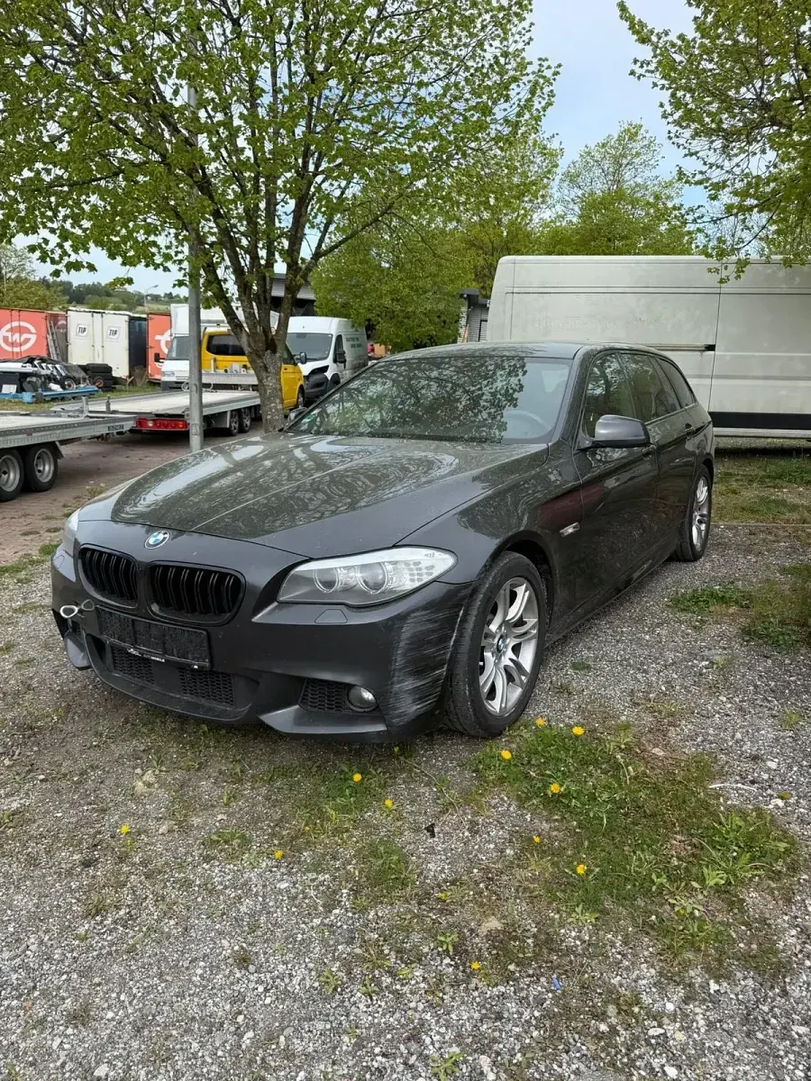 Gebraucht BMW 530 258 PS (189 kW) 2012 Schwarz Kombi