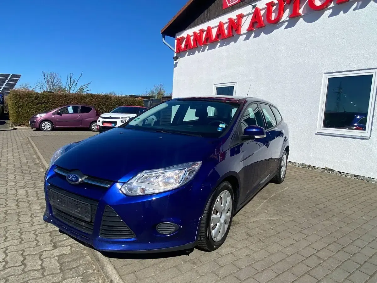 Gebraucht Ford Focus Trend 116 PS (85 kW) 2014 Blau Kombi