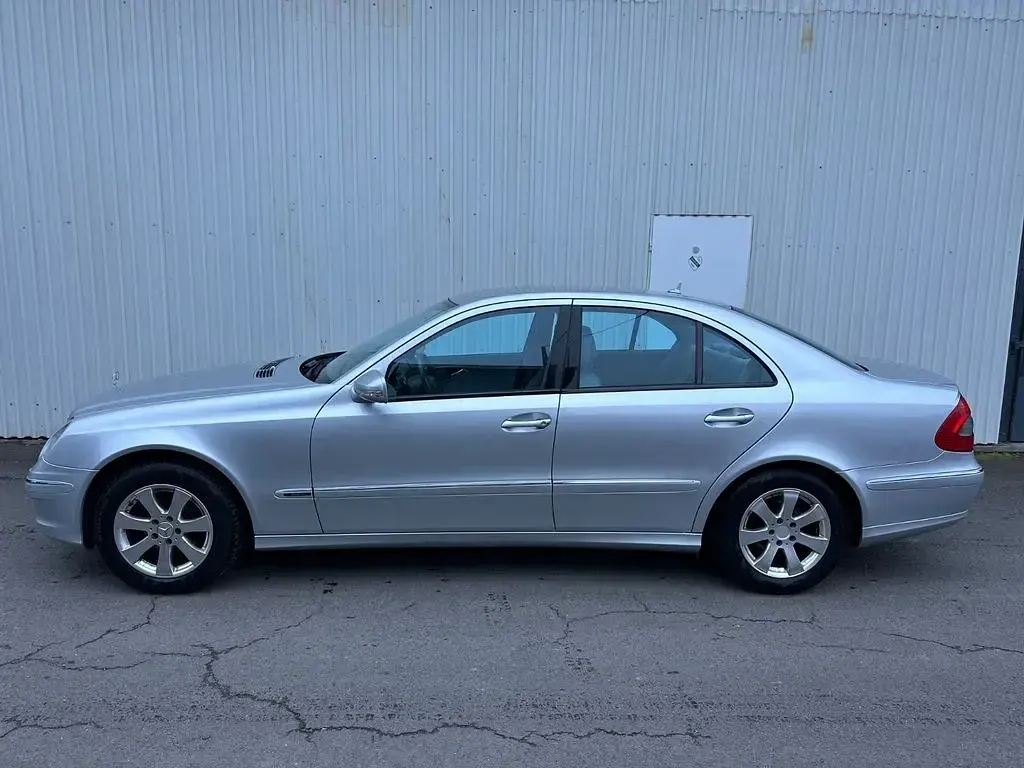 Usata Mercedes E280 190 CV (139 kW) 2006 Argento Berlina