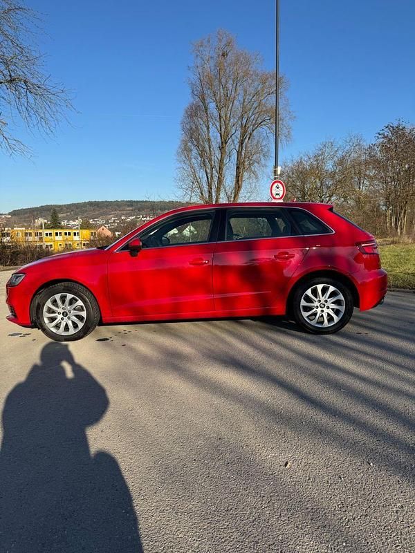 Gebraucht Audi A3 Ambiente 190 PS (139 kW) 2018 Rot Limousine