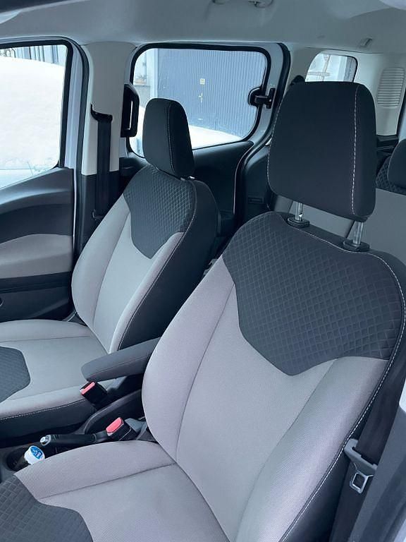 Gebraucht Ford Tourneo Courier Trend 101 PS (74 kW) 2016 Weiß Van / Kleinbus