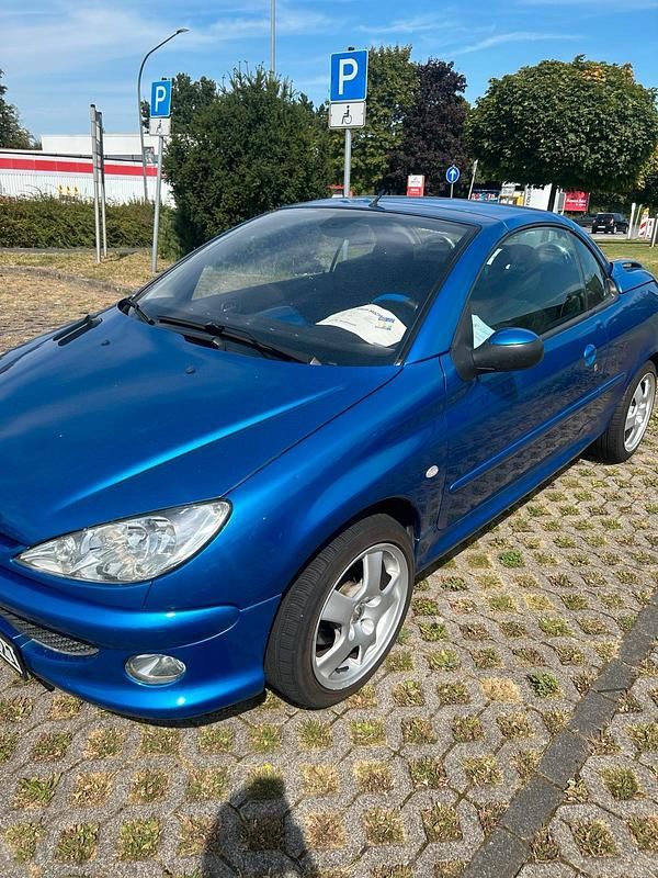 Blau Gebraucht 2003 Peugeot 206 CC Cabrio | 2.100 € (Etwas zu teuer) - Bild 1/4