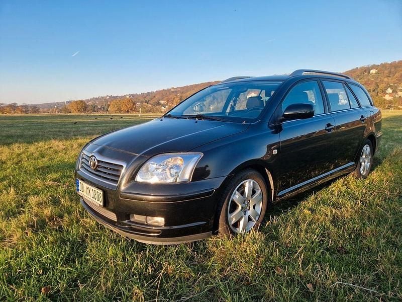 Schwarz Gebraucht 2004 Toyota Avensis Sol Kombi | 1.790 € (Guter Preis) - Bild 1/4
