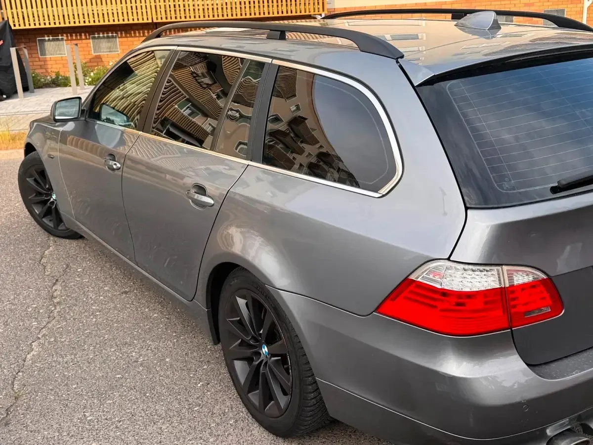 Gebraucht BMW 520 177 PS (130 kW) 2009 Andere farben Kombi