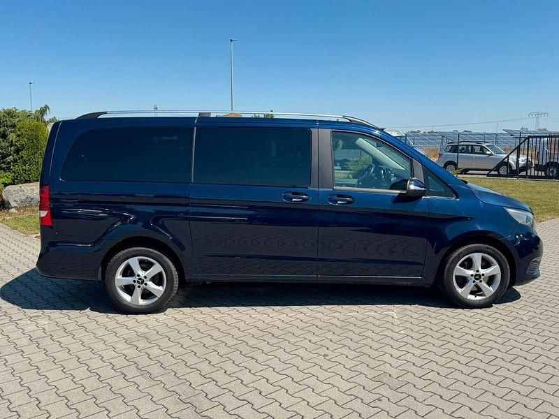 Gebraucht Mercedes V250 Edition 190 PS (139 kW) 2016 Blau Van / Kleinbus