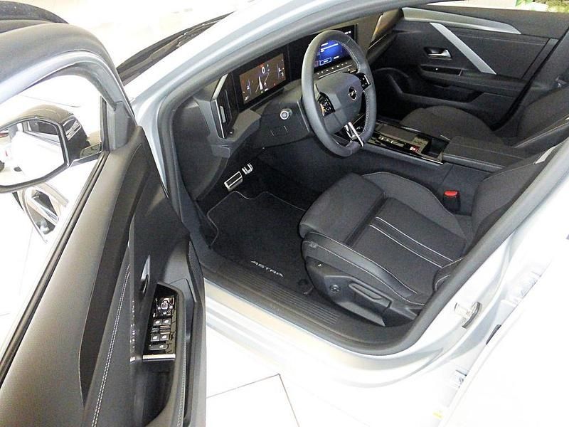 Gebraucht Opel Astra 131 PS (96 kW) 2024 Kristallsilber Limousine