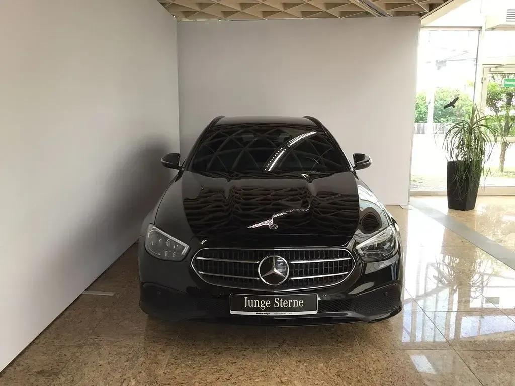 Gebraucht Mercedes E300 Avantgarde 306 PS (225 kW) 2021 Schwarz Limousine