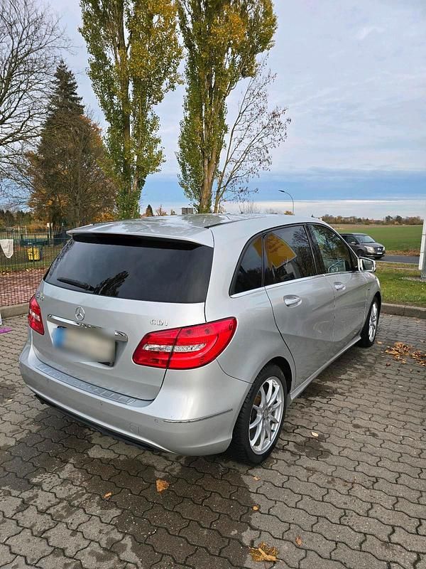Gebraucht Mercedes B180 109 PS (80 kW) 2012 Silber Van / Kleinbus