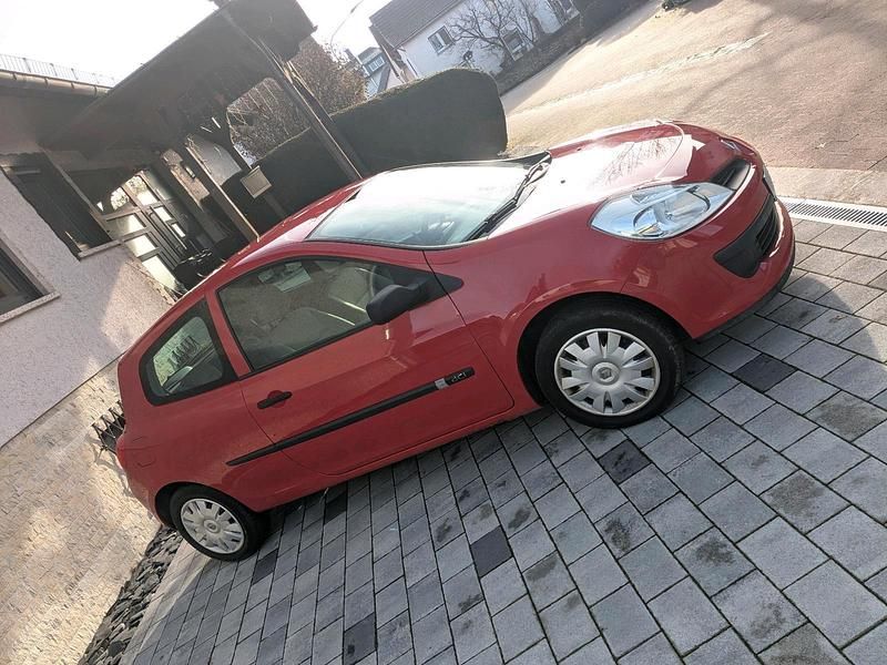 Gebraucht Renault Clio II 68 PS (50 kW) 2006 Rot Limousine