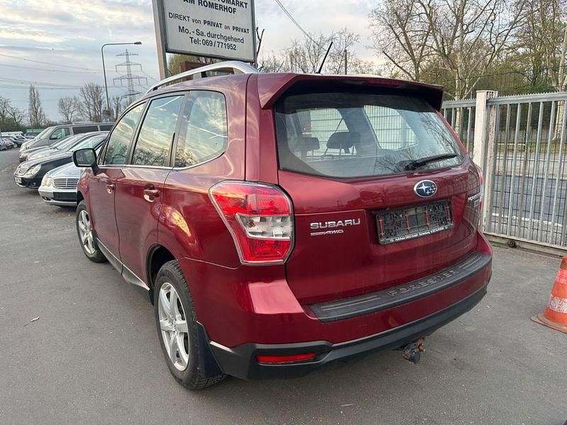 Gebraucht Subaru Forester Exclusive+ 147 PS (108 kW) 2013 Rot SUV