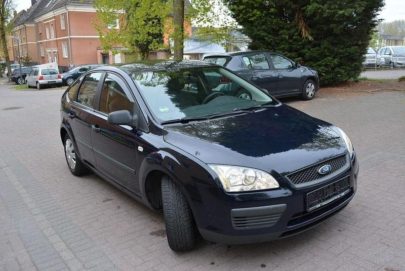 Gebraucht Ford Focus Trend 80 PS (58 kW) 2006 Blau Limousine