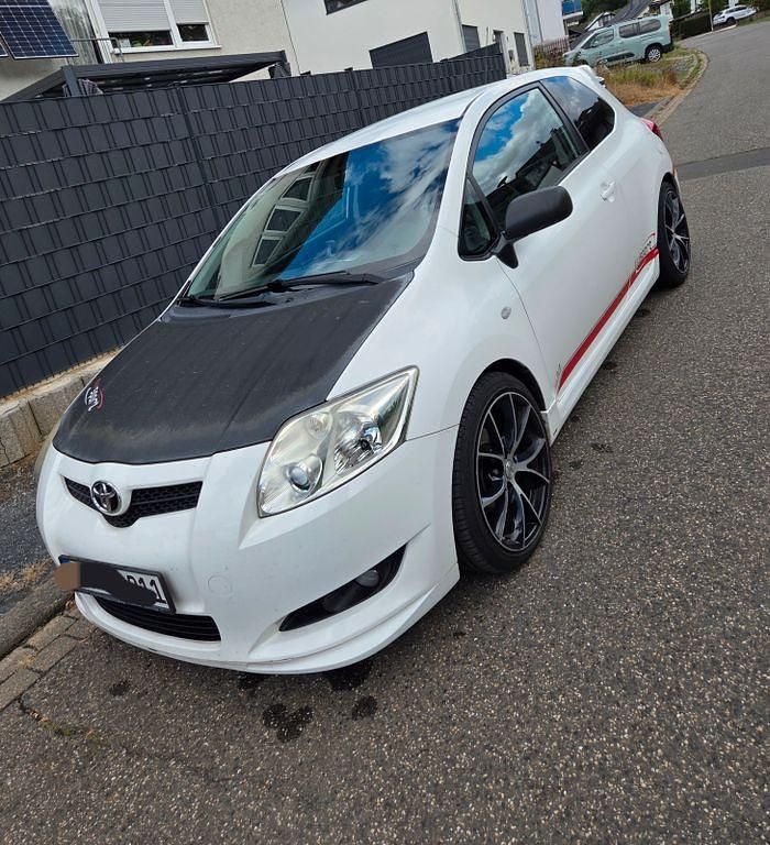 Weiß Gebraucht 2010 Toyota Auris Life Limousine | 5.900 € (Fairer Preis) - Bild 1/4
