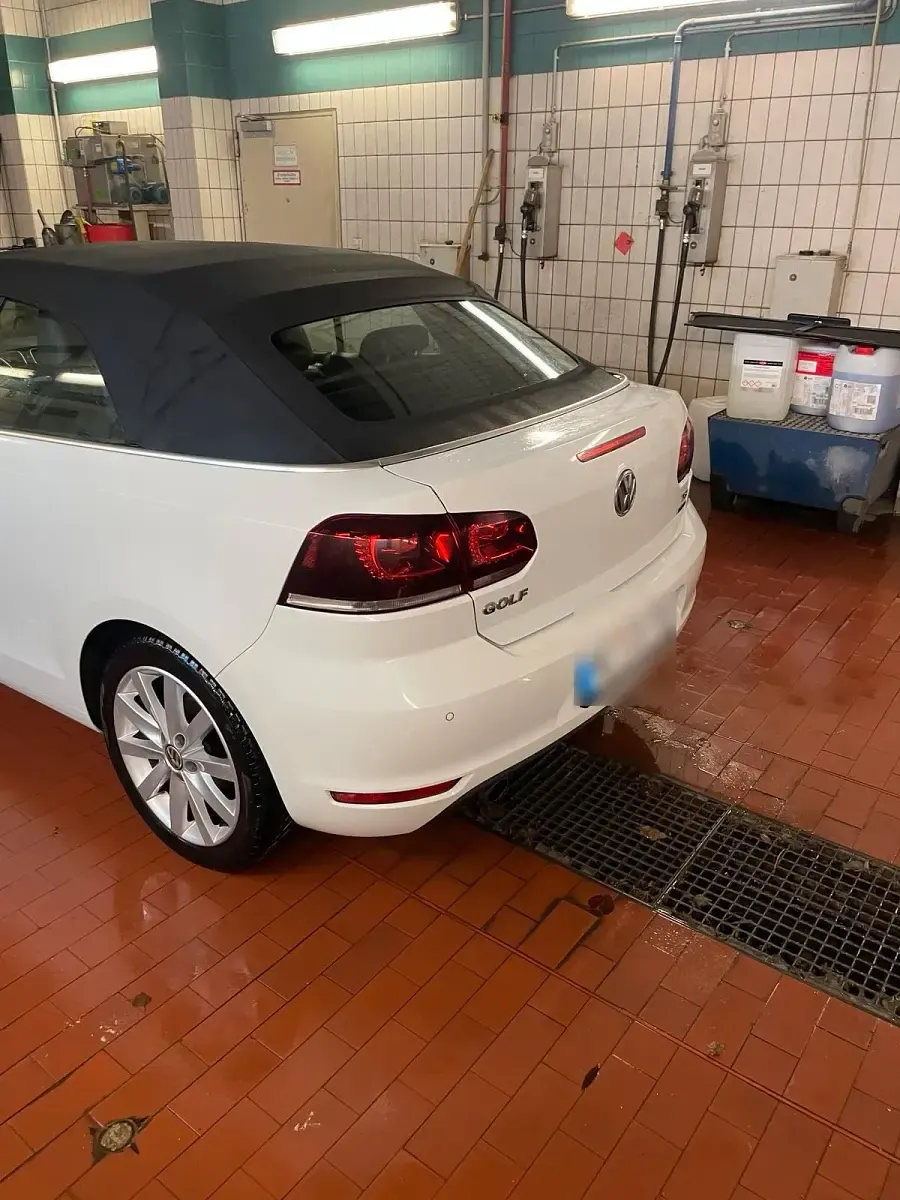 Gebraucht VW Golf Cabriolet 105 PS (77 kW) 2011 Weiß Cabrio