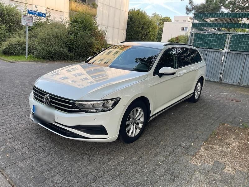 Weiß Gebraucht 2020 VW Passat Kombi | 14.389 € (Fairer Preis) - Bild 1/4