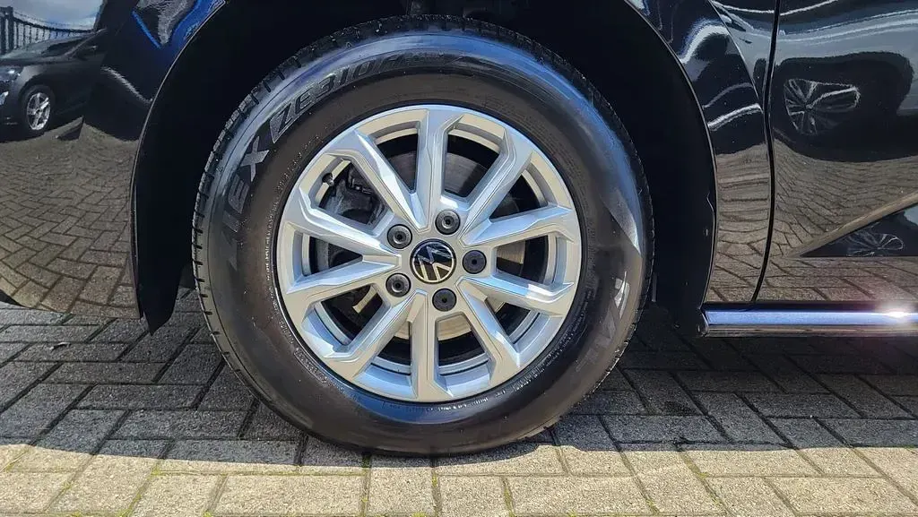 Gebraucht VW Multivan 150 PS (110 kW) 2023 Schwarz Van / Kleinbus