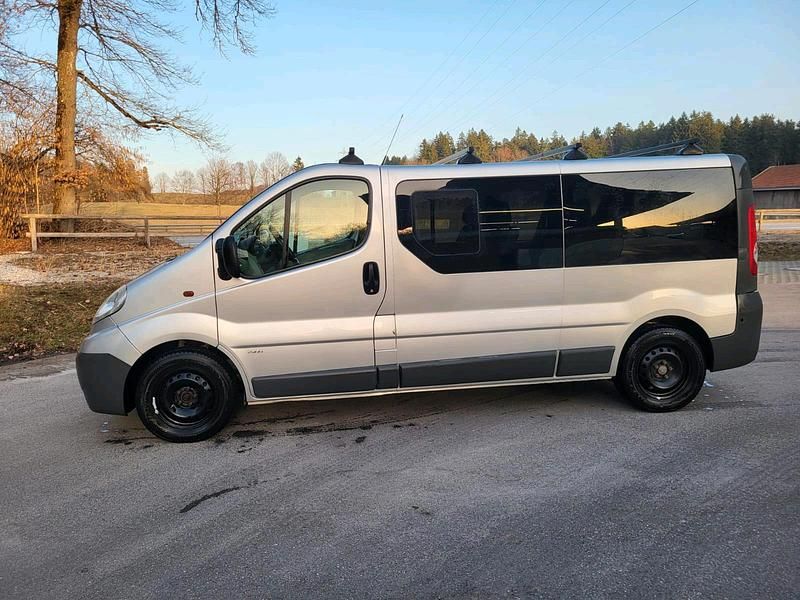 Gebraucht Opel Vivaro 114 PS (83 kW) 2013 Silber Van / Kleinbus