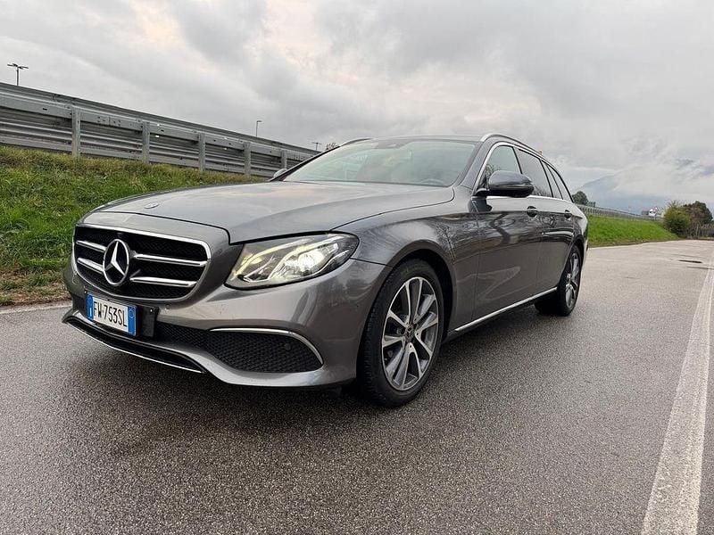 Gebraucht Mercedes E220 194 PS (142 kW) 2019 Grau Limousine