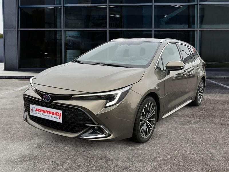 Gold Gebraucht 2024 Toyota Corolla Team Kombi | 29.875 € (Etwas zu teuer) - Bild 1/4