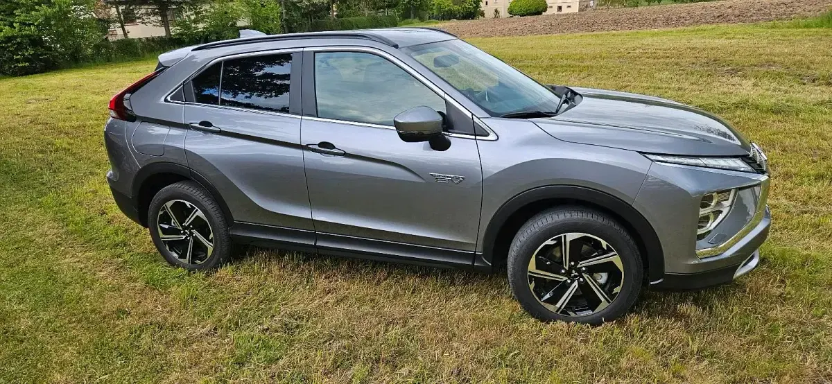 Usado Mitsubishi Eclipse Cross Plus 188 CV (138 kW) 2022 Gris SUV