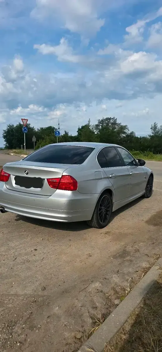 Gebraucht BMW 318 143 PS (105 kW) 2010 Silber Limousine