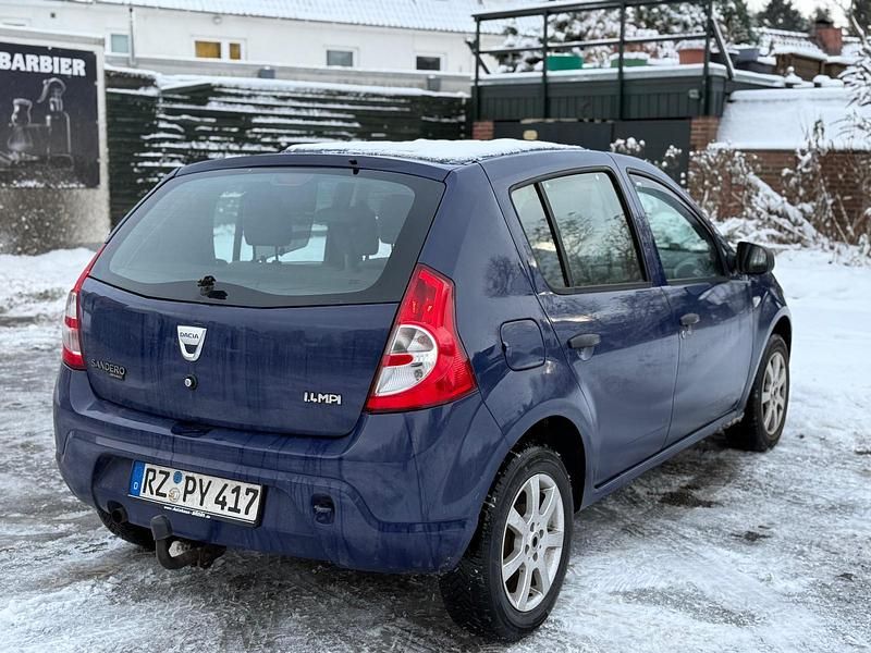 Second-hand Dacia Sandero 75 CP (55 kW) 2009 Albastru Berlinǎ