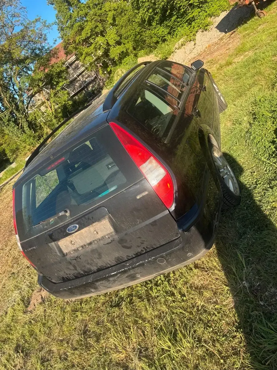 Używany Ford Mondeo 130 KM (95 kW) 2002 Czarny Kombi